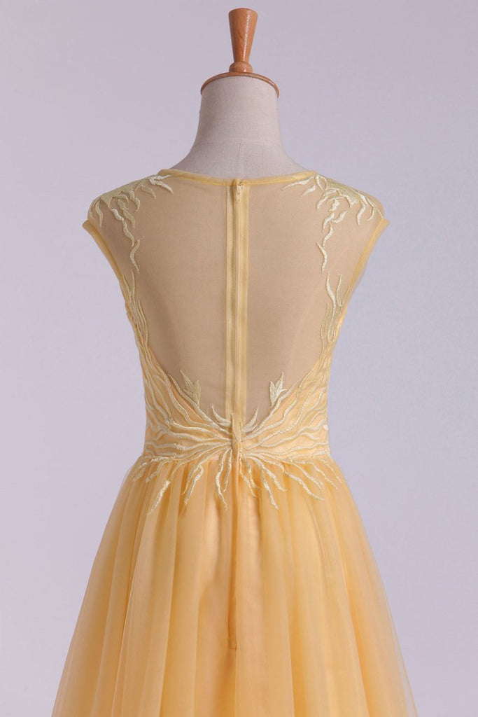 A Line Prom Dresses Bateau Tulle With Slit & Applique Floor Length