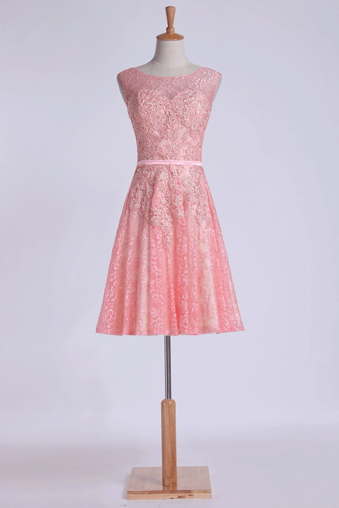 Homecoming Dresses Bateau A-Line Short/Mini Lace With Applique And Sash