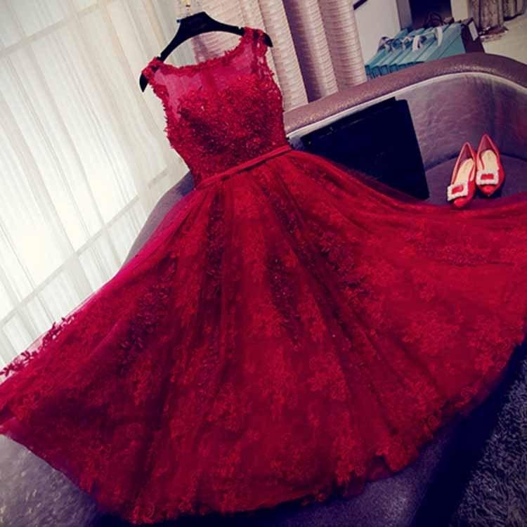 Fashion A-Line Scoop Sleeveless Red Long Homecoming Dress With Appliques
